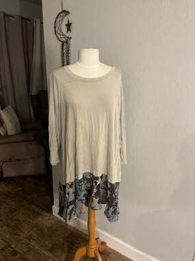 LOGO by Lori Goldstein Tunic Top, Gray mixed media floral, 3X